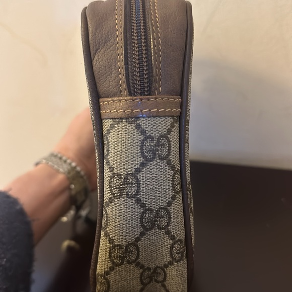 Gucci vintage clutch wristlet GUC! .comes with COA!! - Picture 3 of 11